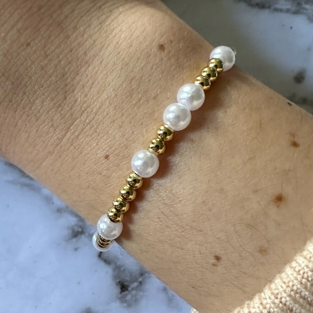 Pearl & Gold Bracelet